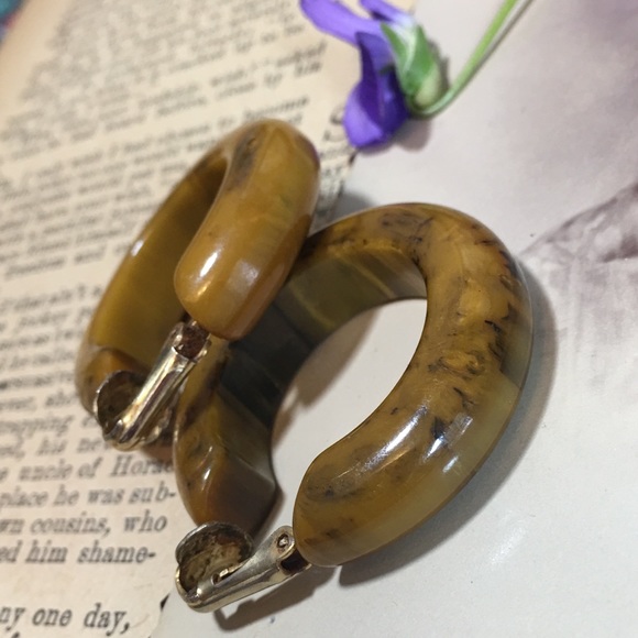 Vintage Mississippi Mud Bakelite Clip-on Earrings - Picture 7 of 8